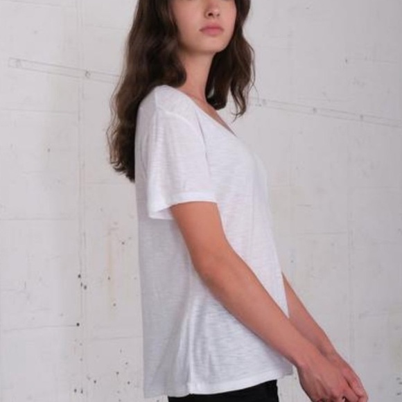 🎉HP🎉 Michelle by Commune Burnout White Pocket T - Picture 3 of 6